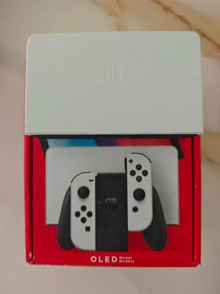 Nintendo Switch OLED + 4 Giochi