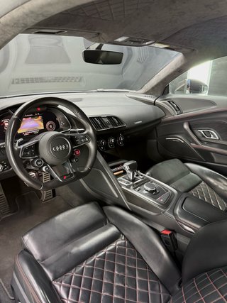 Audi R8 v10+