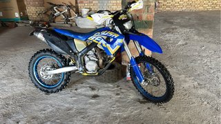 Husaberg 450 FE Enduro Moto Azul/Amarillo