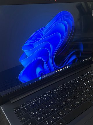 Portátil ASUS Vivobook Negro OLED
