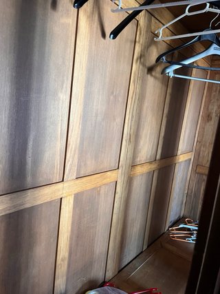 Armario de madera vintage tallado