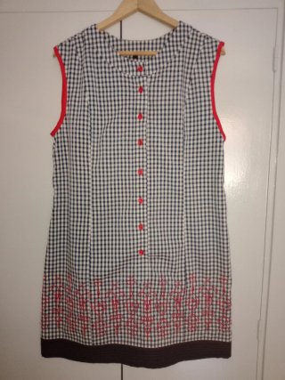Vestido bata cuadros azul y blanco Con bordado
