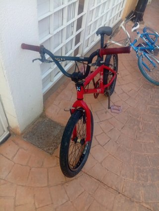 Bicicleta BMX Roja
