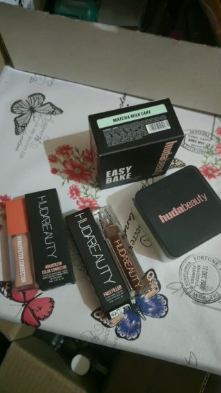 Lote Maquillaje Huda Beauty