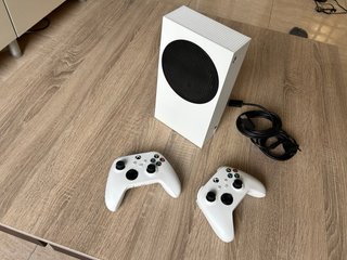 Xbox Series S 512GB + 2 Mandos Oficiales
