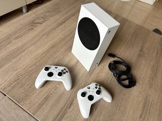 Xbox Series S 512GB + 2 Mandos Oficiales