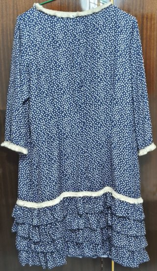 Vestido con lunares y volantes