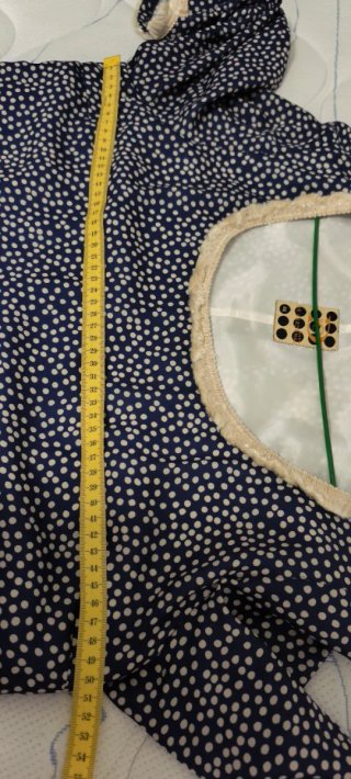 Vestido con lunares y volantes