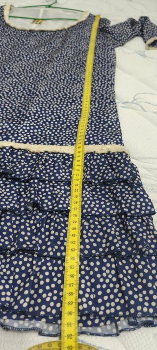 Vestido con lunares y volantes