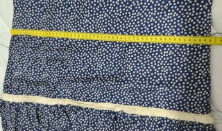 Vestido con lunares y volantes