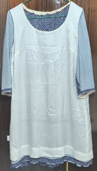 Vestido con lunares y volantes