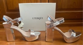 Tacones plateados Uterqüe