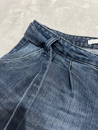 Pantalón corto vaquero con cinturón