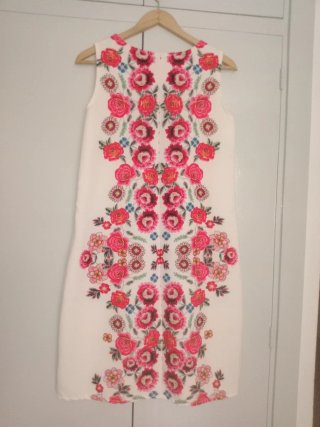 Vestido sin mangas estampado floral