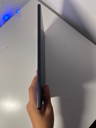 Tablet Lenovo Negra (no me se la contraseña)