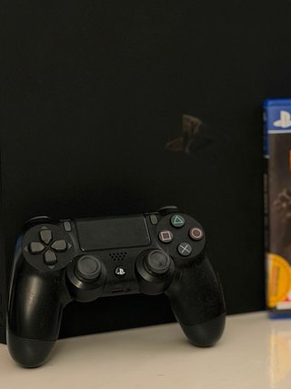 PS4 Pro Negra + Mando + Juegos