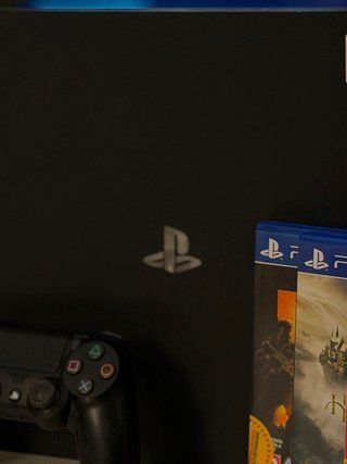 PS4 Pro Negra + Mando + Juegos