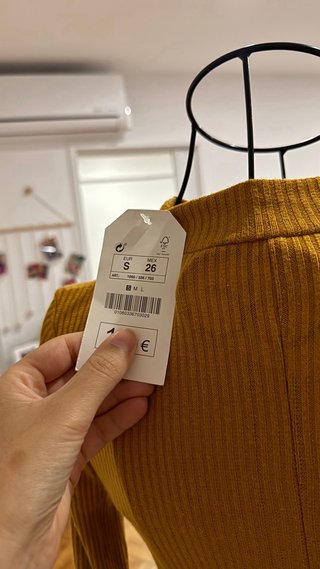 Vestido amarelo canelado manga comprida