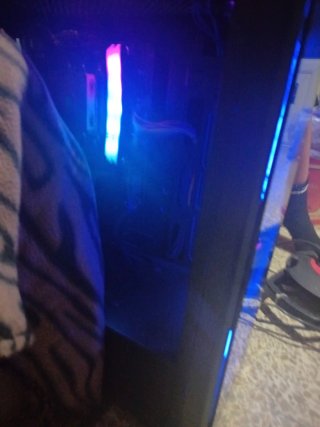 Ordenador con luces LED azules