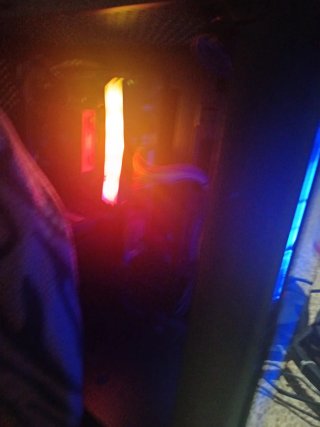 Ordenador con luces LED azules