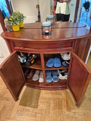 Mueble de entrada y zapatero de madera