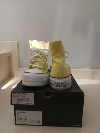 Converse Amarillas Plataforma