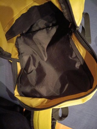 Mochila amarilla Newfeel