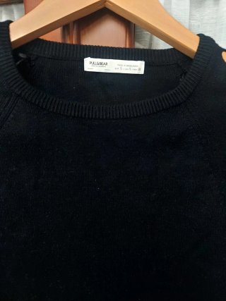 Jersey mujer negro Pull&Bear calado hombros T-S.