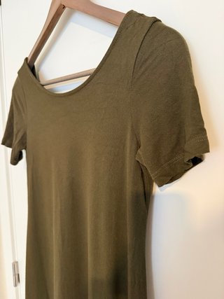 Vestido Stradivarius verde oliva