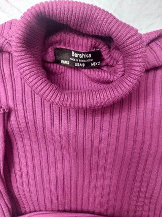 Suéter mujer Bershka m/larga canalé morado T-S.