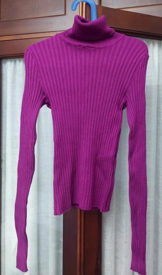 Suéter mujer Bershka m/larga canalé morado T-S.