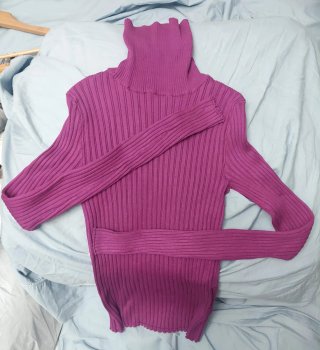 Suéter mujer Bershka m/larga canalé morado T-S.