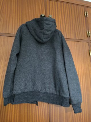 Cazadora gris con forro sherpa