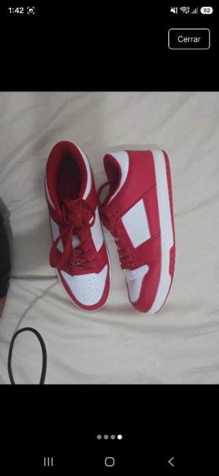 Zapatillas rojas y blancas unisex