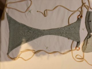 Bikini verde con detalles beige