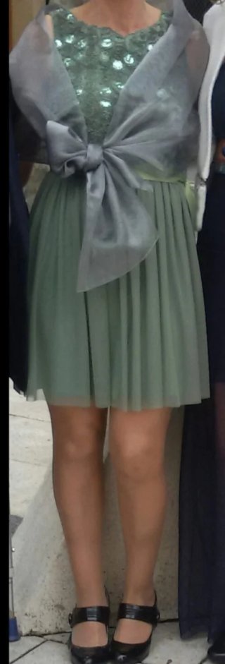 Vestido verde con flores y lazo