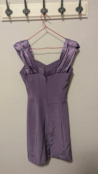 Vestido lila satinado con chaqueta