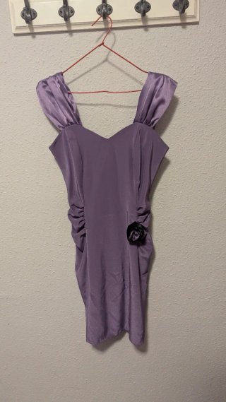 Vestido lila satinado con chaqueta