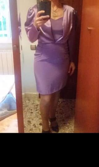 Vestido lila satinado con chaqueta