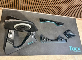 Rodillo Tacx Neo 2T + Neo Motion Plates