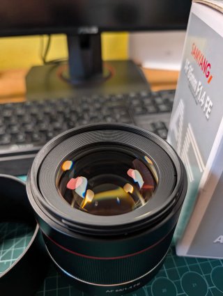 Samyang AF 85mm f/1.4 FE Sony E + Caja