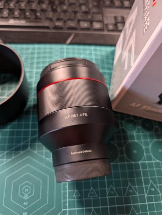 Samyang AF 85mm f/1.4 FE Sony E + Caja