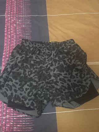 Pantalón corto Adidas con malla