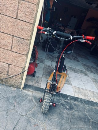 Patinete eléctrico con cadena