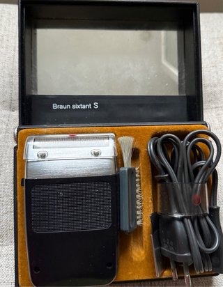 Máquina de afeitar vintage negra: Braun Sixtant S