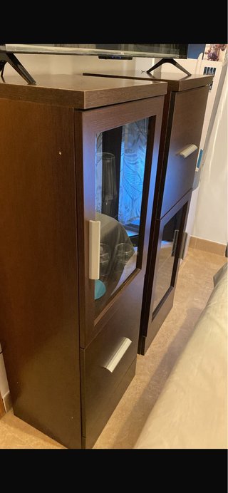 2 vetrine in legno scuro con vetro, Ikea