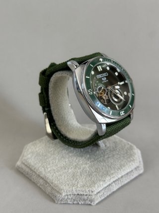 Seiko Mod Sport Open Heart Verde Automático