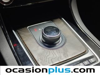 Jaguar XE 2.0 Diesel Pure RWD Auto 132 kW (180 CV)