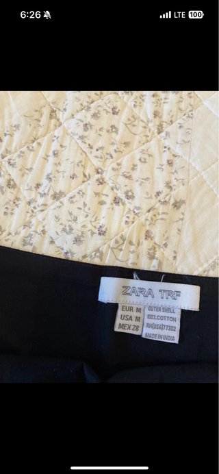 Falda negra bordada talla M