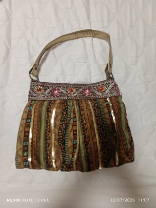 Bolso de fiesta étnico con pedrería